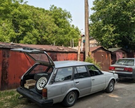 Серый Тойота Карина, объемом двигателя 1.8 л и пробегом 240 тыс. км за 1700 $, фото 1 на Automoto.ua