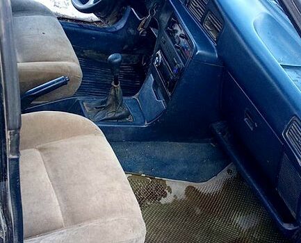 Сірий Тойота Каріна, об'ємом двигуна 1.6 л та пробігом 355 тис. км за 1100 $, фото 1 на Automoto.ua