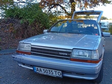 Сірий Тойота Каріна, об'ємом двигуна 2 л та пробігом 236 тис. км за 2638 $, фото 1 на Automoto.ua