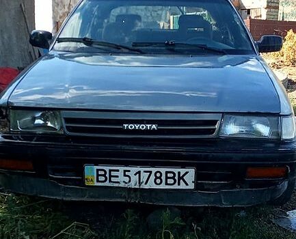 Сірий Тойота Каріна, об'ємом двигуна 1.6 л та пробігом 355 тис. км за 1100 $, фото 1 на Automoto.ua