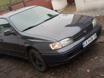 Сірий Тойота Каріна, об'ємом двигуна 2 л та пробігом 404 тис. км за 2999 $, фото 1 на Automoto.ua