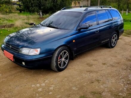 Зелений Тойота Каріна, об'ємом двигуна 2 л та пробігом 380 тис. км за 3700 $, фото 1 на Automoto.ua