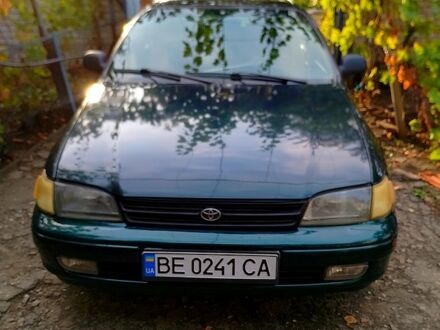 Зелений Тойота Каріна, об'ємом двигуна 1.6 л та пробігом 438 тис. км за 2000 $, фото 1 на Automoto.ua