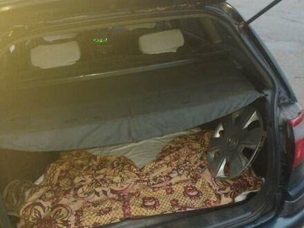 Зеленый Тойота Карина, объемом двигателя 2 л и пробегом 327 тыс. км за 2300 $, фото 1 на Automoto.ua