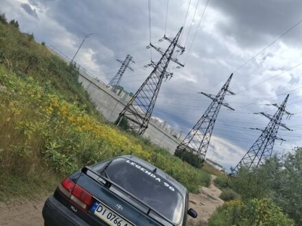 Зелений Тойота Каріна, об'ємом двигуна 2 л та пробігом 359 тис. км за 2000 $, фото 1 на Automoto.ua