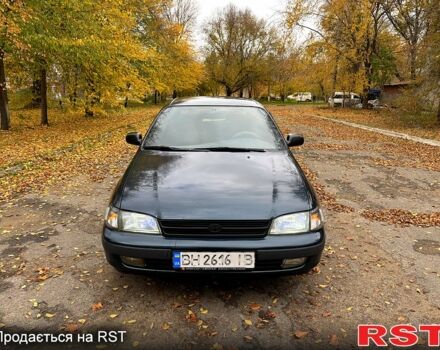 Зеленый Тойота Карина, объемом двигателя 1.8 л и пробегом 336 тыс. км за 3000 $, фото 1 на Automoto.ua