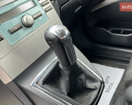 Черный Тойота Королла Версо, объемом двигателя 2 л и пробегом 200 тыс. км за 5500 $, фото 12 на Automoto.ua