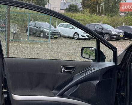 Черный Тойота Королла Версо, объемом двигателя 2 л и пробегом 200 тыс. км за 5500 $, фото 16 на Automoto.ua