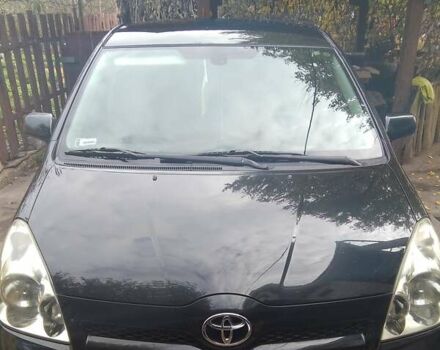 Черный Тойота Королла Версо, объемом двигателя 2.23 л и пробегом 390 тыс. км за 6000 $, фото 1 на Automoto.ua