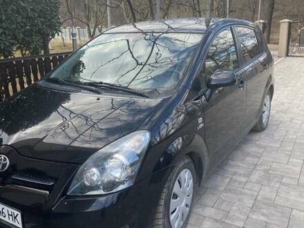 Черный Тойота Королла Версо, объемом двигателя 2.2 л и пробегом 250 тыс. км за 6800 $, фото 1 на Automoto.ua