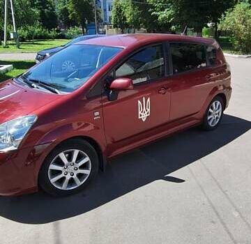 Красный Тойота Королла Версо, объемом двигателя 1.8 л и пробегом 270 тыс. км за 5700 $, фото 1 на Automoto.ua