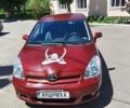 Красный Тойота Королла Версо, объемом двигателя 1.8 л и пробегом 270 тыс. км за 5700 $, фото 1 на Automoto.ua