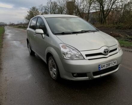 Серый Тойота Королла Версо, объемом двигателя 2 л и пробегом 243 тыс. км за 4800 $, фото 1 на Automoto.ua