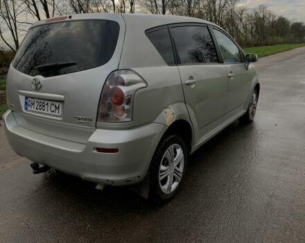 Серый Тойота Королла Версо, объемом двигателя 2 л и пробегом 243 тыс. км за 4800 $, фото 3 на Automoto.ua