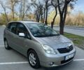 Серый Тойота Королла Версо, объемом двигателя 2 л и пробегом 266 тыс. км за 2500 $, фото 1 на Automoto.ua