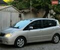 Серый Тойота Королла Версо, объемом двигателя 2 л и пробегом 260 тыс. км за 4650 $, фото 1 на Automoto.ua