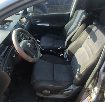 Серый Тойота Королла Версо, объемом двигателя 2 л и пробегом 60 тыс. км за 3800 $, фото 4 на Automoto.ua