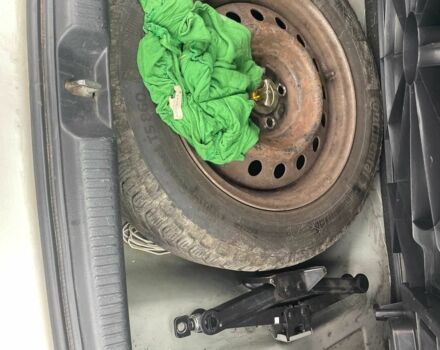 Сірий Тойота Королла Версо, об'ємом двигуна 2 л та пробігом 206 тис. км за 3250 $, фото 20 на Automoto.ua