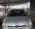 Серый Тойота Королла Версо, объемом двигателя 2 л и пробегом 371 тыс. км за 6500 $, фото 1 на Automoto.ua