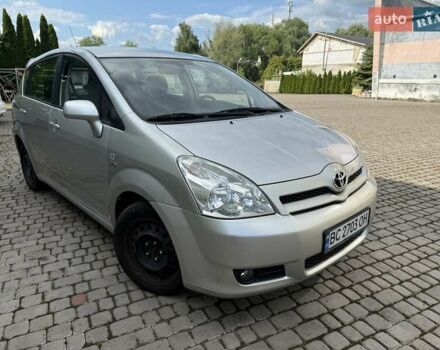Сірий Тойота Королла Версо, об'ємом двигуна 2 л та пробігом 225 тис. км за 5100 $, фото 3 на Automoto.ua
