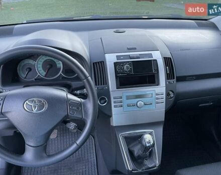 Серый Тойота Королла Версо, объемом двигателя 2.2 л и пробегом 400 тыс. км за 4500 $, фото 5 на Automoto.ua