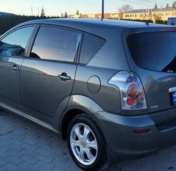 Серый Тойота Королла Версо, объемом двигателя 2 л и пробегом 313 тыс. км за 5700 $, фото 2 на Automoto.ua