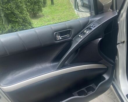 Серый Тойота Королла Версо, объемом двигателя 2 л и пробегом 287 тыс. км за 5750 $, фото 4 на Automoto.ua