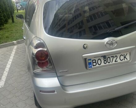 Серый Тойота Королла Версо, объемом двигателя 2 л и пробегом 287 тыс. км за 5750 $, фото 1 на Automoto.ua