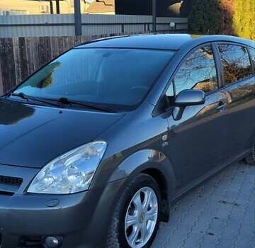 Серый Тойота Королла Версо, объемом двигателя 2 л и пробегом 313 тыс. км за 5700 $, фото 3 на Automoto.ua