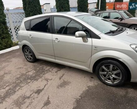 Серый Тойота Королла Версо, объемом двигателя 1.6 л и пробегом 217 тыс. км за 5600 $, фото 1 на Automoto.ua