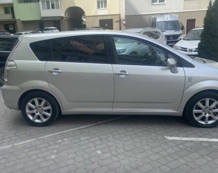 Серый Тойота Королла Версо, объемом двигателя 2 л и пробегом 287 тыс. км за 5750 $, фото 2 на Automoto.ua