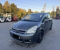 Серый Тойота Королла Версо, объемом двигателя 2 л и пробегом 361 тыс. км за 2699 $, фото 1 на Automoto.ua