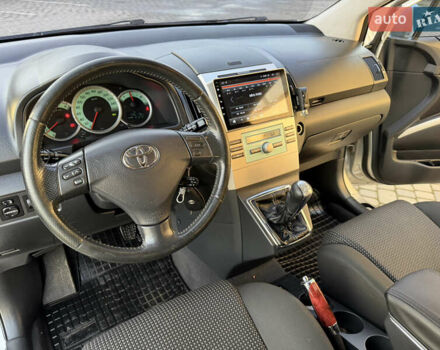 Серый Тойота Королла Версо, объемом двигателя 2.2 л и пробегом 268 тыс. км за 7850 $, фото 48 на Automoto.ua