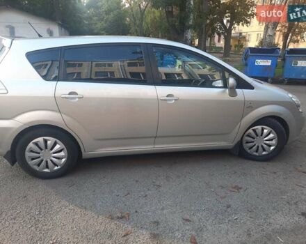 Серый Тойота Королла Версо, объемом двигателя 2.2 л и пробегом 230 тыс. км за 7200 $, фото 4 на Automoto.ua