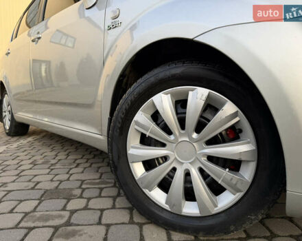 Серый Тойота Королла Версо, объемом двигателя 2.2 л и пробегом 268 тыс. км за 7850 $, фото 7 на Automoto.ua