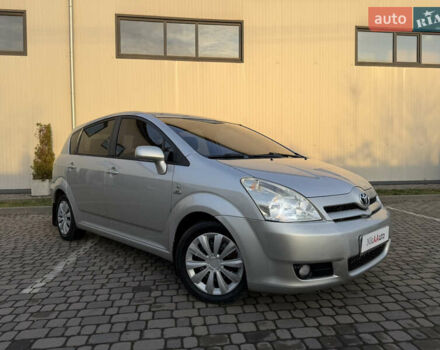 Серый Тойота Королла Версо, объемом двигателя 2.2 л и пробегом 268 тыс. км за 7850 $, фото 2 на Automoto.ua