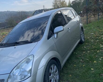 Серый Тойота Королла Версо, объемом двигателя 2.2 л и пробегом 293 тыс. км за 5500 $, фото 1 на Automoto.ua