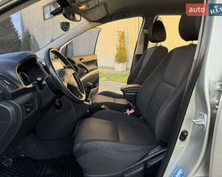 Серый Тойота Королла Версо, объемом двигателя 2.2 л и пробегом 268 тыс. км за 7850 $, фото 30 на Automoto.ua