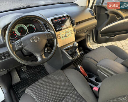 Серый Тойота Королла Версо, объемом двигателя 2.2 л и пробегом 268 тыс. км за 7850 $, фото 45 на Automoto.ua