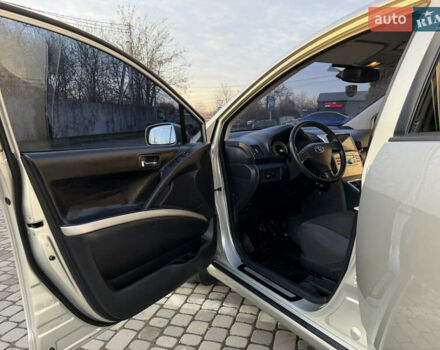 Серый Тойота Королла Версо, объемом двигателя 2.2 л и пробегом 268 тыс. км за 7850 $, фото 28 на Automoto.ua