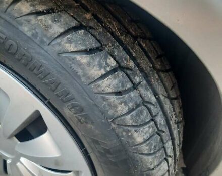 Серый Тойота Королла Версо, объемом двигателя 2.2 л и пробегом 230 тыс. км за 7200 $, фото 5 на Automoto.ua