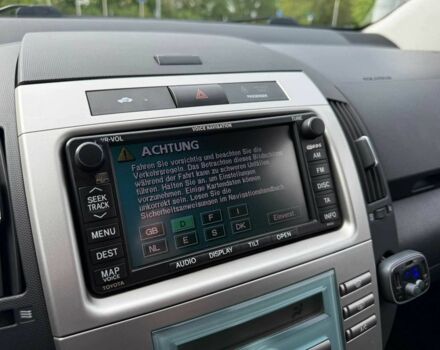 Серый Тойота Королла Версо, объемом двигателя 2.2 л и пробегом 214 тыс. км за 6800 $, фото 2 на Automoto.ua