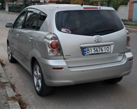 Серый Тойота Королла Версо, объемом двигателя 2.2 л и пробегом 480 тыс. км за 5500 $, фото 1 на Automoto.ua