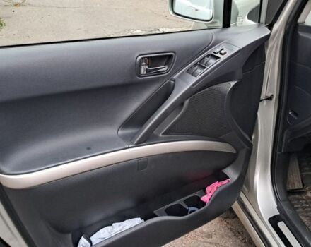 Серый Тойота Королла Версо, объемом двигателя 2.2 л и пробегом 480 тыс. км за 5500 $, фото 4 на Automoto.ua