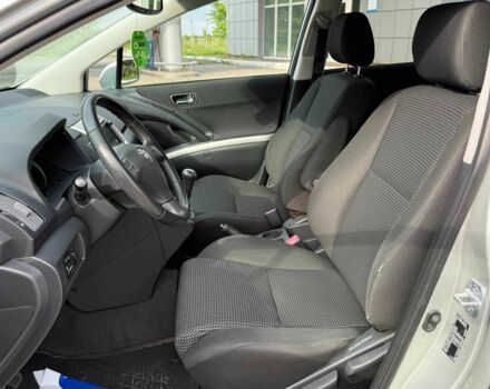 Серый Тойота Королла Версо, объемом двигателя 2.2 л и пробегом 214 тыс. км за 6800 $, фото 7 на Automoto.ua