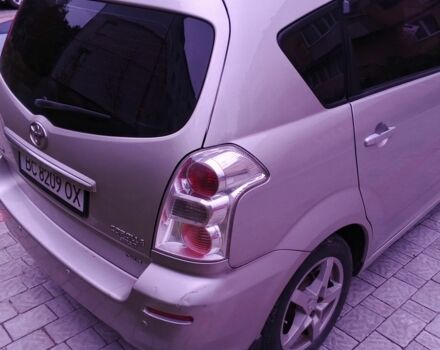 Серый Тойота Королла Версо, объемом двигателя 2.2 л и пробегом 260 тыс. км за 6300 $, фото 1 на Automoto.ua