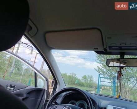 Серый Тойота Королла Версо, объемом двигателя 2.2 л и пробегом 214 тыс. км за 7200 $, фото 28 на Automoto.ua