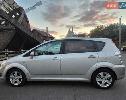 Серый Тойота Королла Версо, объемом двигателя 2.2 л и пробегом 197 тыс. км за 7300 $, фото 5 на Automoto.ua