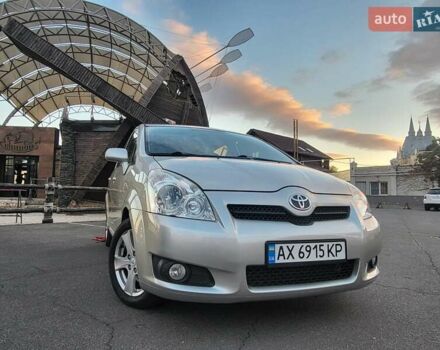 Серый Тойота Королла Версо, объемом двигателя 2.2 л и пробегом 197 тыс. км за 7300 $, фото 3 на Automoto.ua