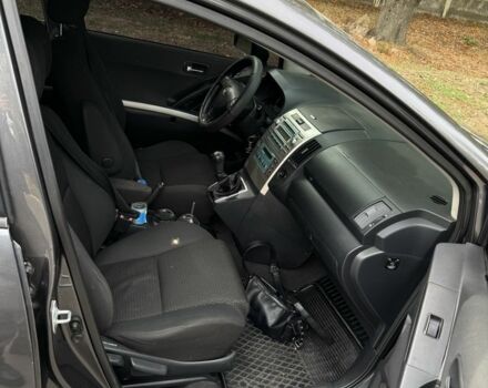 Сірий Тойота Королла Версо, об'ємом двигуна 2.2 л та пробігом 210 тис. км за 5500 $, фото 5 на Automoto.ua